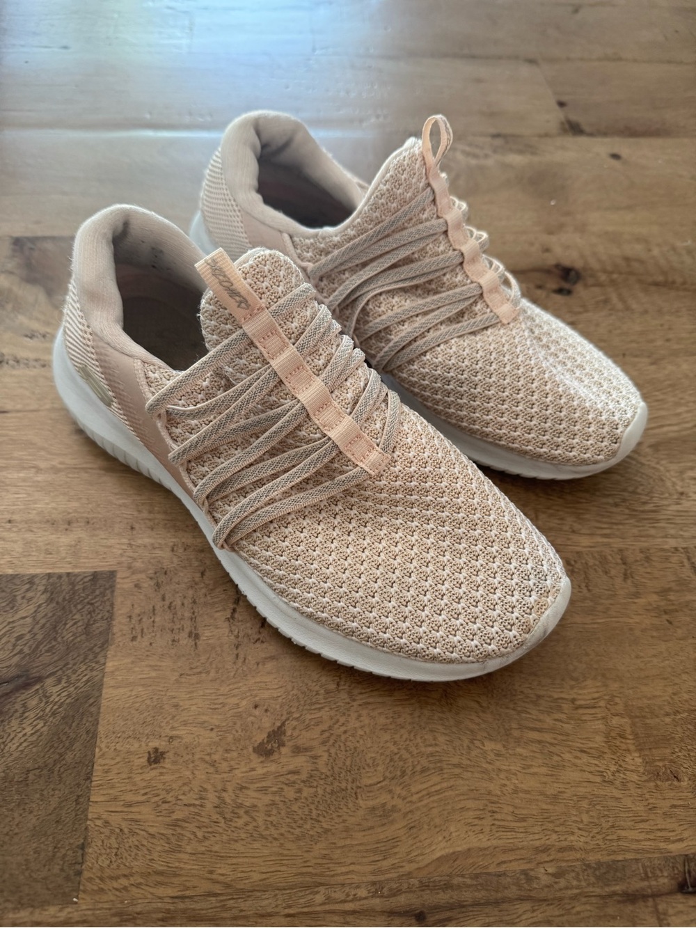 Skechers Ultra Flex ligth beige elastic lace comfort sz 6 memory foam